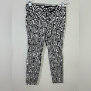 Sacred Virtue sz 9jr pants in an abstract black and white design. Like new.